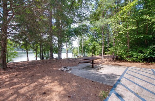 Groveoak House | Four Bedroom home between two public boat ramps-3/4 mile to Waterfront Grocery