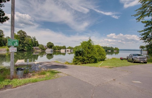 Groveoak House | Four Bedroom home between two public boat ramps-3/4 mile to Waterfront Grocery