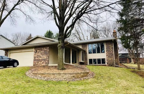 Sioux Falls House | Four Bedroom Home with Great Surroundings