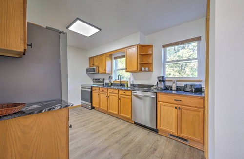 Baraboo House | Four Bedroom house 1 mile from entrance to Devils Lake