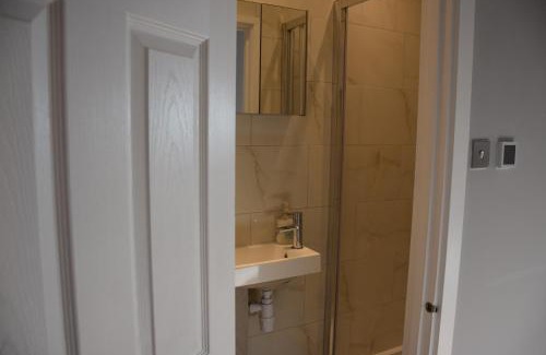 Waltham Forest House | Four Bedroom House Chandos Road