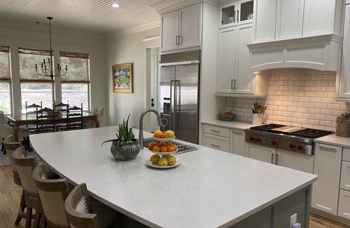 Oxford House | Four Bedroom Walking Distance to Square and Campus