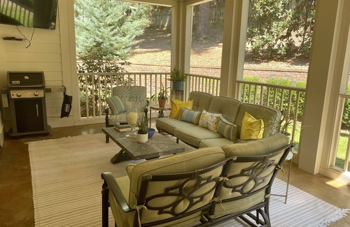 Oxford House | Four Bedroom Walking Distance to Square and Campus