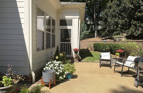 Oxford House | Four Bedroom Walking Distance to Square and Campus