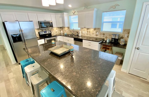 Crystal Beach House | Four bedrooms l Cargo Lift l Walk to Beach l Near Margaritaville Resort