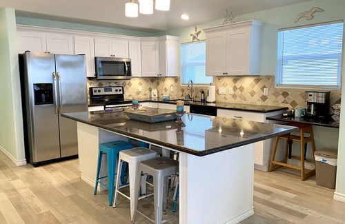 Crystal Beach House | Four bedrooms l Cargo Lift l Walk to Beach l Near Margaritaville Resort