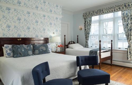 Old Bennington Hotel | Four Chimneys Inn