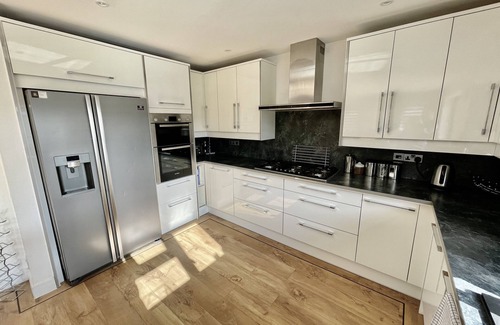 Ferndown House | Four Corners Holiday Home with Hot Tub & Sauna