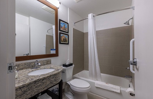 Aztec Hotel | Four Corners Inn & Suites