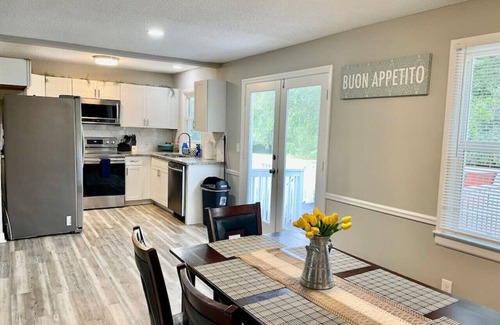 Greensboro Apartment | Four Farms · Spacious 3 bedroom home with vibrant outdoor