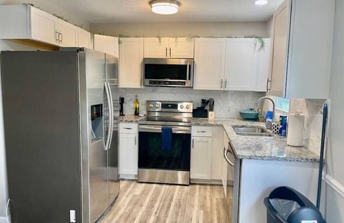 Greensboro Apartment | Four Farms · Spacious 3 bedroom home with vibrant outdoor