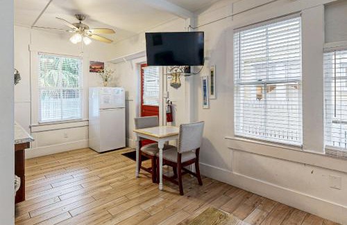 Key West Historic District Apartment | Four Flowers Guesthouse