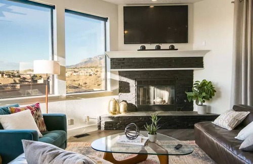 Albuquerque House | Four Hills Mountain Views