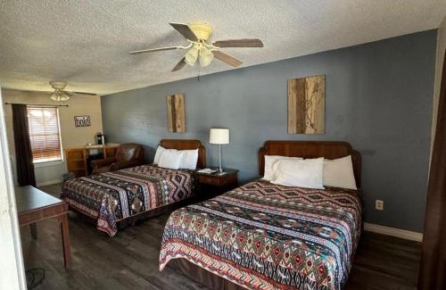 Pilot Point Hotel | Four Horsemen Motel