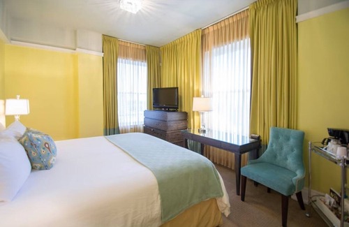 Goose Hollow Hotel | Four Luxe Accommodations, Pets Allowed, Minutes to Int'l Rose Test Garden!