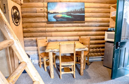 Bigfork Cabin | Four neighboring log cabins near Flathead Lake & Glacier, great for groups