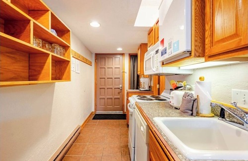 Four O'Clock Apartment | Four O'clock Lodge B05
