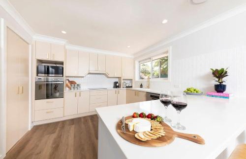 Forster House | Four Palms Forster Luxe Spacious Pet Friendly