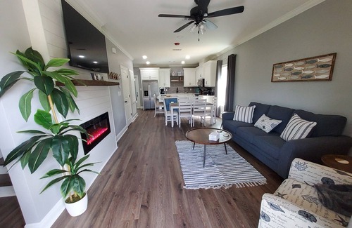 Biloxi House | Four Palms Unit B, 500ft to Beach, Walk 2 Casinos!