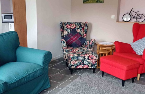 Mantilly Cottage | Four person cottage with heated/covered pool & private jacuzzi, 3 star rated