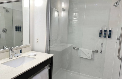 Southeast Edmonton Hotel | Four Points By Sheraton Edmonton Gateway