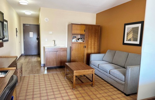 Southeast Edmonton Hotel | Four Points By Sheraton Edmonton Gateway
