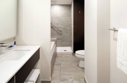 Desjardins Hotel | Four Points by Sheraton Levis Convention Centre