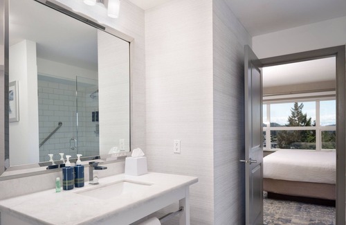 Langford Hotel | Four Points by Sheraton Victoria Gateway