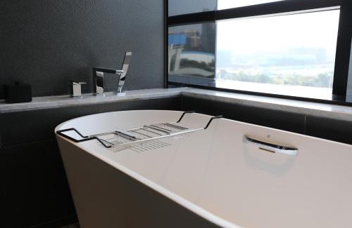 Heshan District Hotel | Four Points by Sheraton Yiyang