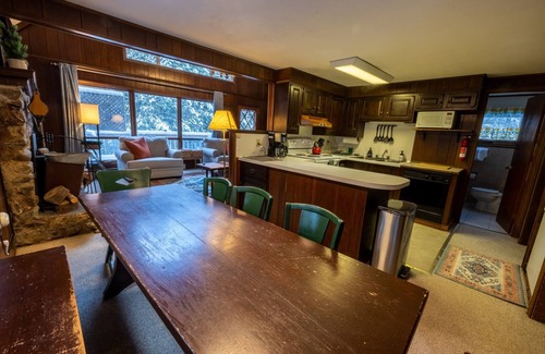 Montgomery Center Ski Chalet | Four-Season Chalet, Hiking, Skiing, 5 Minutes to Jay Peak, Vermont!