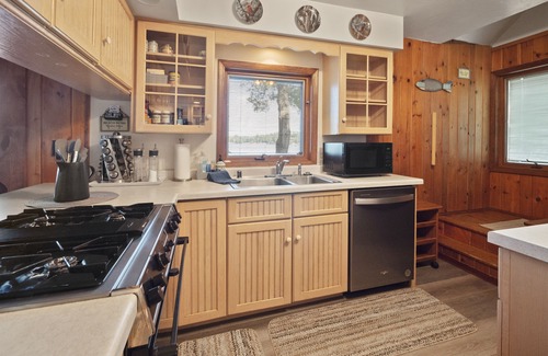 Pine River House | Four Season Lake House with Incredible Views and Lake Frontage/Sleeps 24