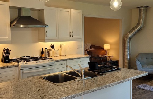 Whitestone Cottage | Four Season Lakefront Oasis with many amenities