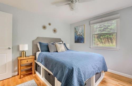 Eastham House | Four Season Modern Cape Cod Cottage (with heat)