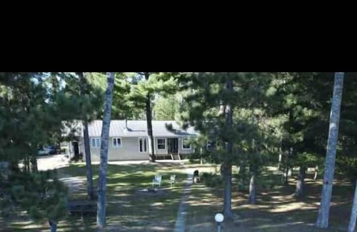 Madawaska Valley House | Four season property on Bark Lake and OFSC 156
