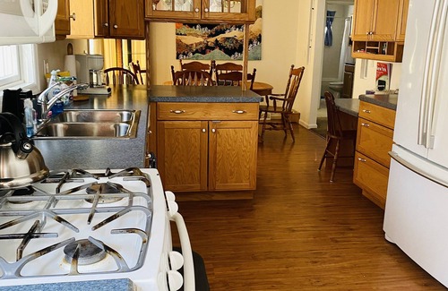 Day House | Four-Season Retreat by the Lake; pet friendly!
