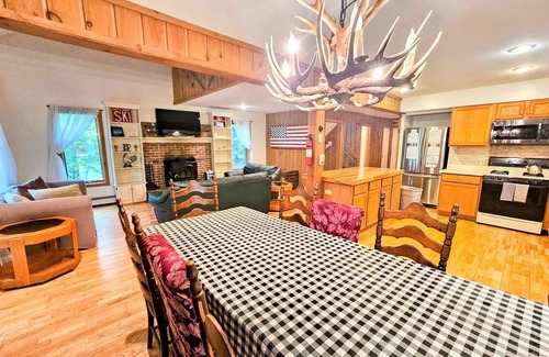 Wilmington House | Four Season Vermont Getaway with Hot Tub