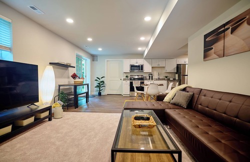 Ellicott City Apartment | Four Seasons Apartment in charming Elkridge
