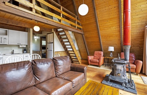 June Lake Cabin | Four Seasons Cabin 1 with enchanting forest views