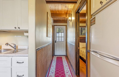 June Lake Cabin | Four Seasons Cabin 3 with Sierra views