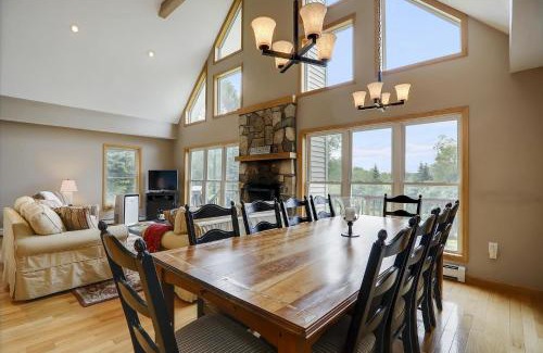 Waterbury Center House | Four Seasons Chalet