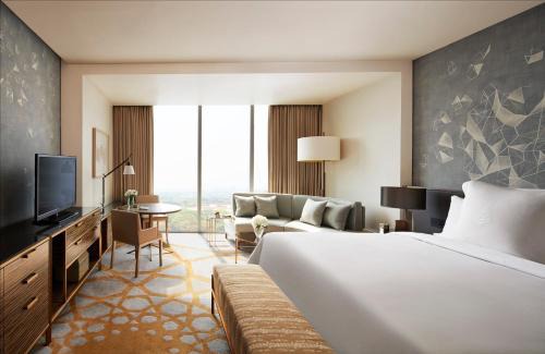 Bengaluru Hotel | Four Seasons Hotel Bengaluru at Embassy ONE