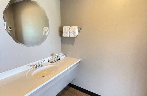 Gallipolis Ferry Hotel | Four Seasons Inn