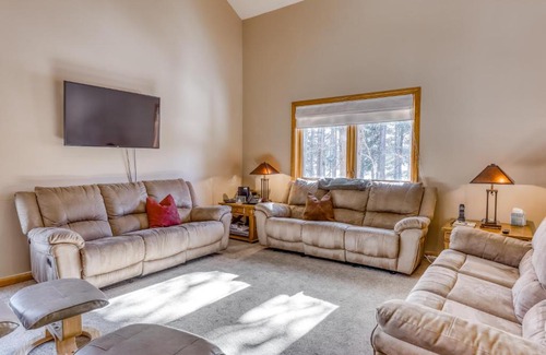 Serene Lakes House | Four Seasons Lakeside