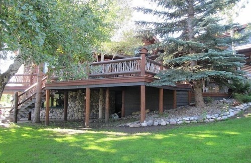 Bozeman House | Four Seasons Log Guest House