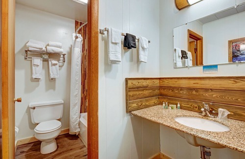 South Fork Hotel | Four Seasons Lodge