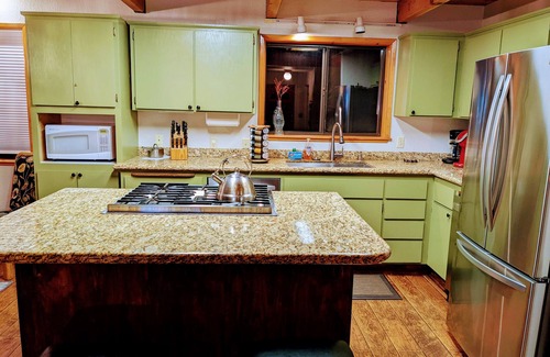 Pla-Vada Woodlands Cabin | Four seasons Mountain Chalet close to ski resorts