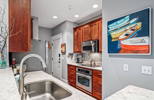 Treetop Condo | Four Stars Flat - Close to St. Augustine Green & Cabana Pool