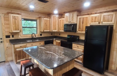 De Queen House | Four The Good Times (Cabin by De Queen Lake)