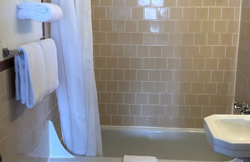 Depoe Bay Hotel | Four Winds Motel