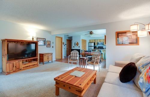 Sisters Condo | Fourth Sisters Escape sleeps 6 ground level condo w/community pool and spa